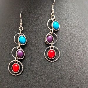 - 2 Inch silver tone earrings for pierced ears. 2 inches long. Dangling Co…